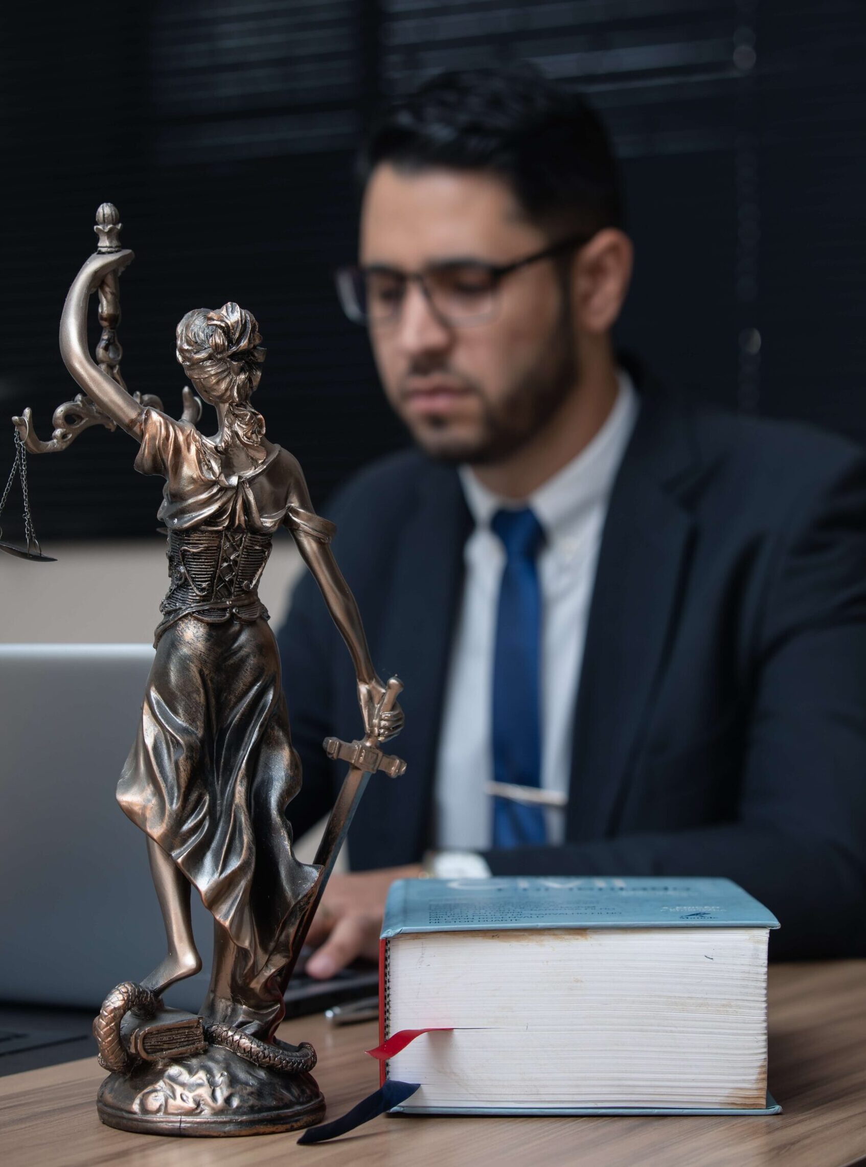 avocat à son bureau